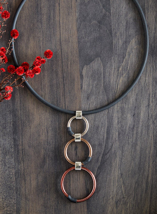 Tricolor Loops Necklace